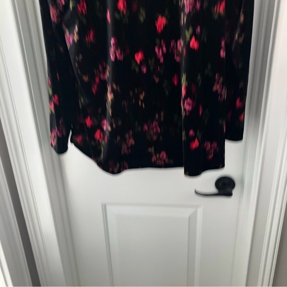 J. Jill Floral Velvet Long Sleeve Stretch Top - Picture 5 of 11